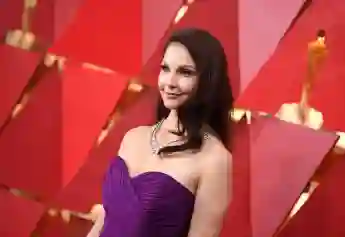 Ashley Judd Hospitalized In South Africa After "Catastrophic Accident"