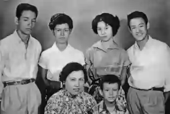 Bruce Lee with his family