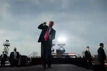 Donald Trump Dancing Compared to "Elaine" on ﻿Seinfeld﻿ "Little Kicks" video 2020