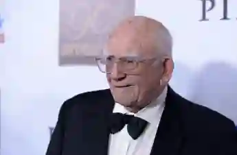 Actor Ed Asner Dies At Age 91 cause celebrity deaths 2021 age news