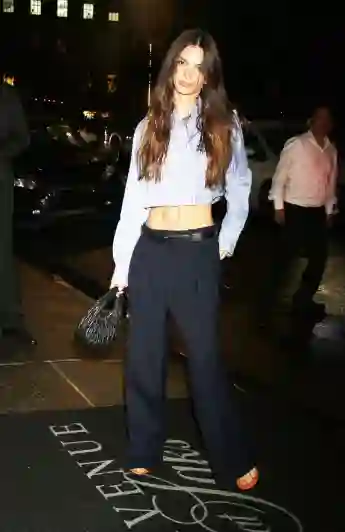 September 06, 2022 Emily Ratajkowski attend Gigi Hadid s Guest in Residence launch dinner Le Chalet at Saks Fifth Avenu