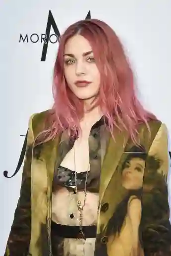 Frances Bean She Looks Like Her Father Kurt Cobain