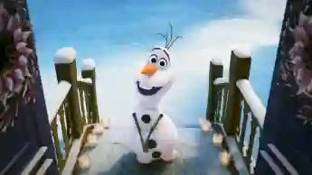 'Frozen': Olaf (Josh Gad) and Disney Are Sharing A New 'At Home With Olaf' Series Of Short Films - Watch The First One Here!