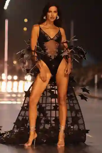 irina shayk hot sexy model victoria's secret runway show