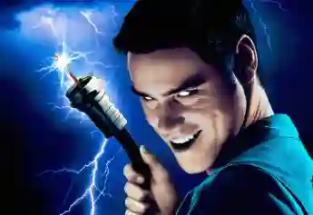 Jim Carrey has new Super Bowl ad as "The Cable Guy" Verizon 2022 watch preview movie film