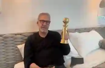 Kevin Costner Golden Globes award speech video Yellowstone flooding 2023