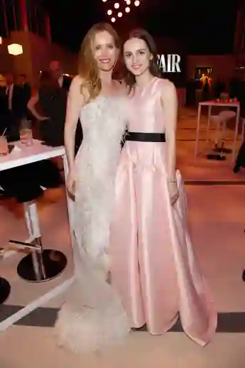 Leslie Mann and Maude Apatow attend the 2019 Vanity Fair Oscar Party.