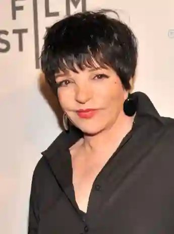 Liza Minnelli Debunks Report On "Unlikely Friendship" With Prince Harry & Meghan Markle