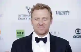 Kevin McKidd arrives on the red carpet at the 45th International Emmy Awards at the New York Hilton