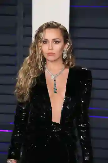 Miley Cyrus attends the 2019 Vanity Fair Oscar Party