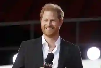 Prince Harry Had Funny Mix-Up With A 3rd-Grader In New York trip 2021 Harlem Meghan reading The Bench book Queen Elizabeth royal family news