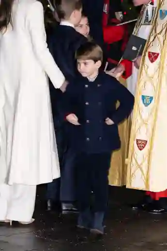 Prince Louis christmas card fingers