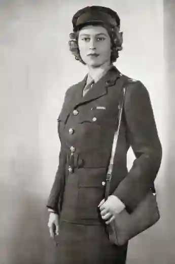 Queen Elizabeth 1945 WWII