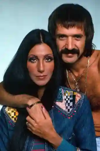 THE SONNY AND CHER COMEDY HOUR, from left: Cher, Sonny Bono, (1973)