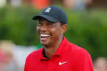 Tiger Woods gives tampon Justin Thomas caught video