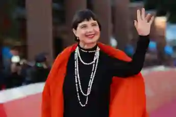 Who Is Isabella Rossellini?