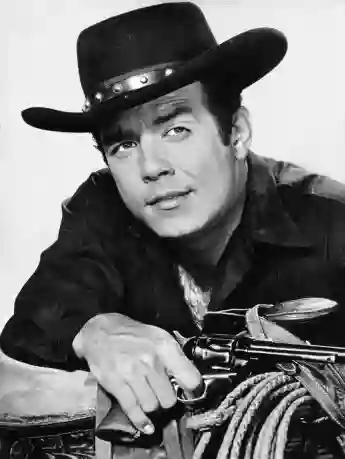 Why Did "Adam Cartwright" Leave Bonanza? Actor Pernell Roberts quit cast season 6