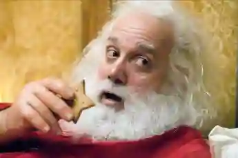These actors portrayed the best Santa Claus in movies!