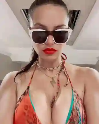 Adriana Lima senos bikini escote