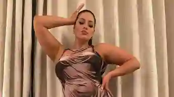 Ashley Graham curvy model