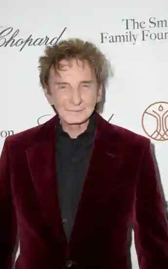 'Barry Manilow Is Back New Album Night Songs II Will Be Released Next Month