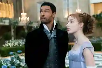 Regé-Jean Page and Phoebe Dynevor in a scene from the series 'Bridgerton'