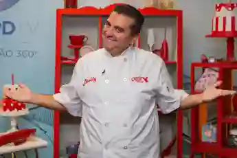 Buddy Valastro Surprises Doctors With "Super Special" Cake