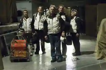 Mark Harmon, Cote de Pablo, Sean Murray, Michael Weatherly y David McCallum en una escena de la serie 'NCIS'