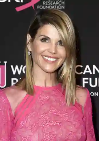 'Fuller House' Addresses Lori Loughlin's Character's Whereabouts In Emotional Final Episodes