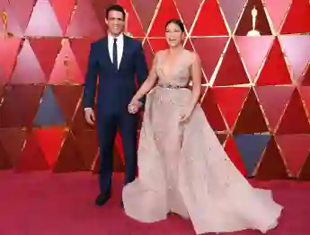 Gina Rodriguez y Joe LoCicero en la alfombra roja de los Premios Óscar de 2020