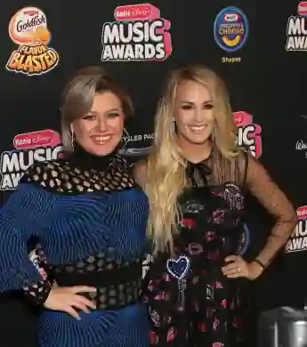 HOLLYWOOD CA JUNE 22 Kelly Clarkson Carrie Underwood at the 2018 Radio Disney Music Awards at