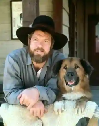 Merlin Olsen in 'Father Murphy'