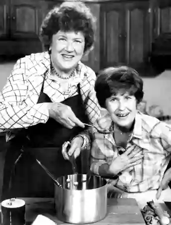 GOOD MORNING AMERICA, Julia Child, Erma Bombeck, (1981), 1975-, ABC / Courtesy: Everett Collection ABC/Courtesy Everett