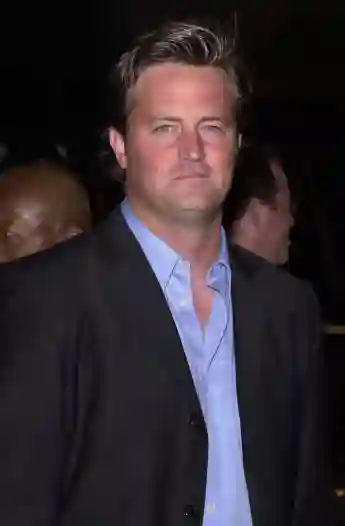 Matthew Perry at the premiere of The Majestic at the Chinese Theater, Hollywood, 12-11-01 , 10579896.jpg, male, shorthai