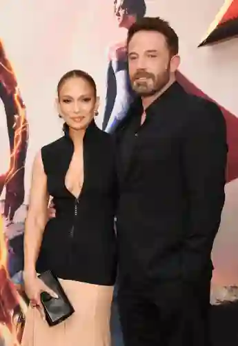 Los Angeles Premiere Of Warner Bros. The Flash - Arrivals HOLLYWOOD, CALIFORNIA - JUNE 12: (L-R) Jennifer Lopez and Ben