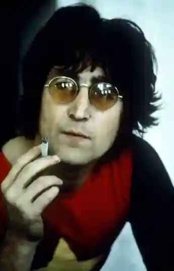 John Lennon **TAUX PLUS ÉLEVÉS S'APPLIQUENT - veuillez appeler pour négocier** John Lennon photographié en 1971. Job : 86601 - *World Righ