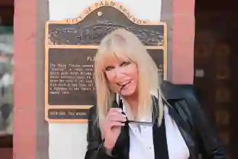 Syndication: The Enquirer Suzanne Somers poses for a photo outside of the Plaza Theatre on March 6, 2019 in Palm Springs