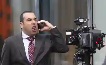 **EXCLUSIVE** Rick Hoffman gets animated while filming on the set of Suits in Toronto 106831, **EXCLUSIVE** TORONTO, CAN
