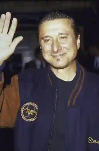 Actor  Steve  Perry  at  premiere  of  movie  Quest  for  Camelot.DMI  (Mirek  Towski)/The  LIFE
