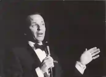 Singer  Frank  Sinatra  singing.John  Dominis/The  LIFE  Picture  CollectionSpecial  Instruction
