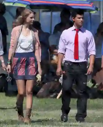 Taylor Swift and Taylor Lautner film scenes for their upcoming movie Valentine s Day in Los Angeles 32934, LOS ANGELES,