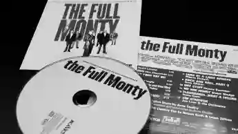 Rome, 30 mai 2023 : couverture et cd des bandes sonores de FULL MONTY. Film britannique de 1997 réalisé par Peter C