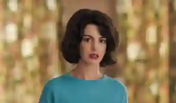 Anne Hathaway USA. Anne Hathaway in a scene from (C)Neon new film: Mothers Instinct (2024). Plot: Alice and Celine live