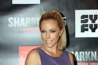 Kendra Wilkinson-Baskett at the Official World Premiere of Syfy s Sharknado5: Global Swimming at the Linq Hotel and Casi