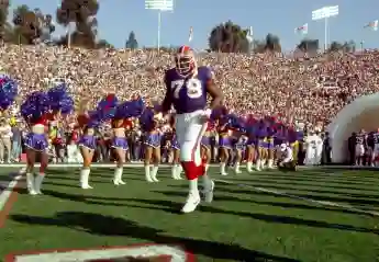 US PRESSWIRE Sports Archive Jan 31, 1993; Pasadena, CA, USA; FILE PHOTO; Buffalo Bills defensive end 78 Bruce Smith take