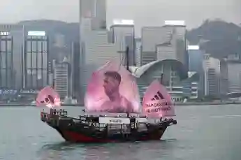 Sport Themen der Woche KW05 HONG KONG, CHINA - FEBRUARY 03: A sailing ship bearing a portrait of Inter Miami CF s Argent