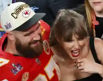 Kansas City Chiefs tight end Travis Kelce hugs his girlfriend Taylor Swift after the Chiefs defeated the San Francisco 4