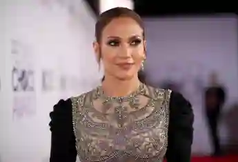Jennifer Lopez shows her awesome body