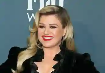 Kelly Clarkson Reveals Garth Brooks Tribute Made Her Nervous