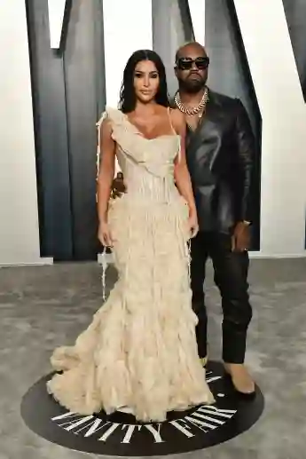 Kim Kardashian Stuck In Kanye West Relationship, Says Source